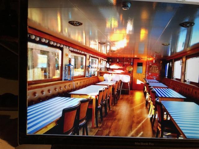 שטוטגרט Schiff Ahoy, Hotelschiff, Hausboot, Boot, Passagierschiff מראה חיצוני תמונה