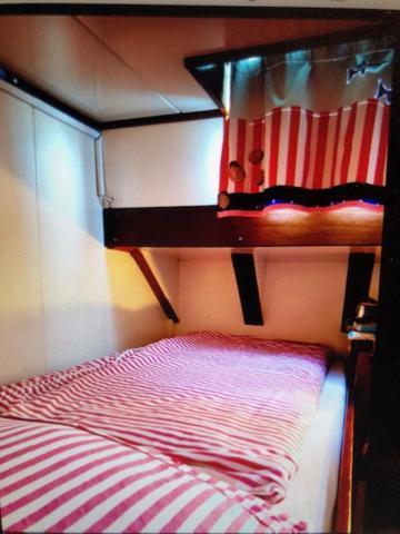 שטוטגרט Schiff Ahoy, Hotelschiff, Hausboot, Boot, Passagierschiff מראה חיצוני תמונה